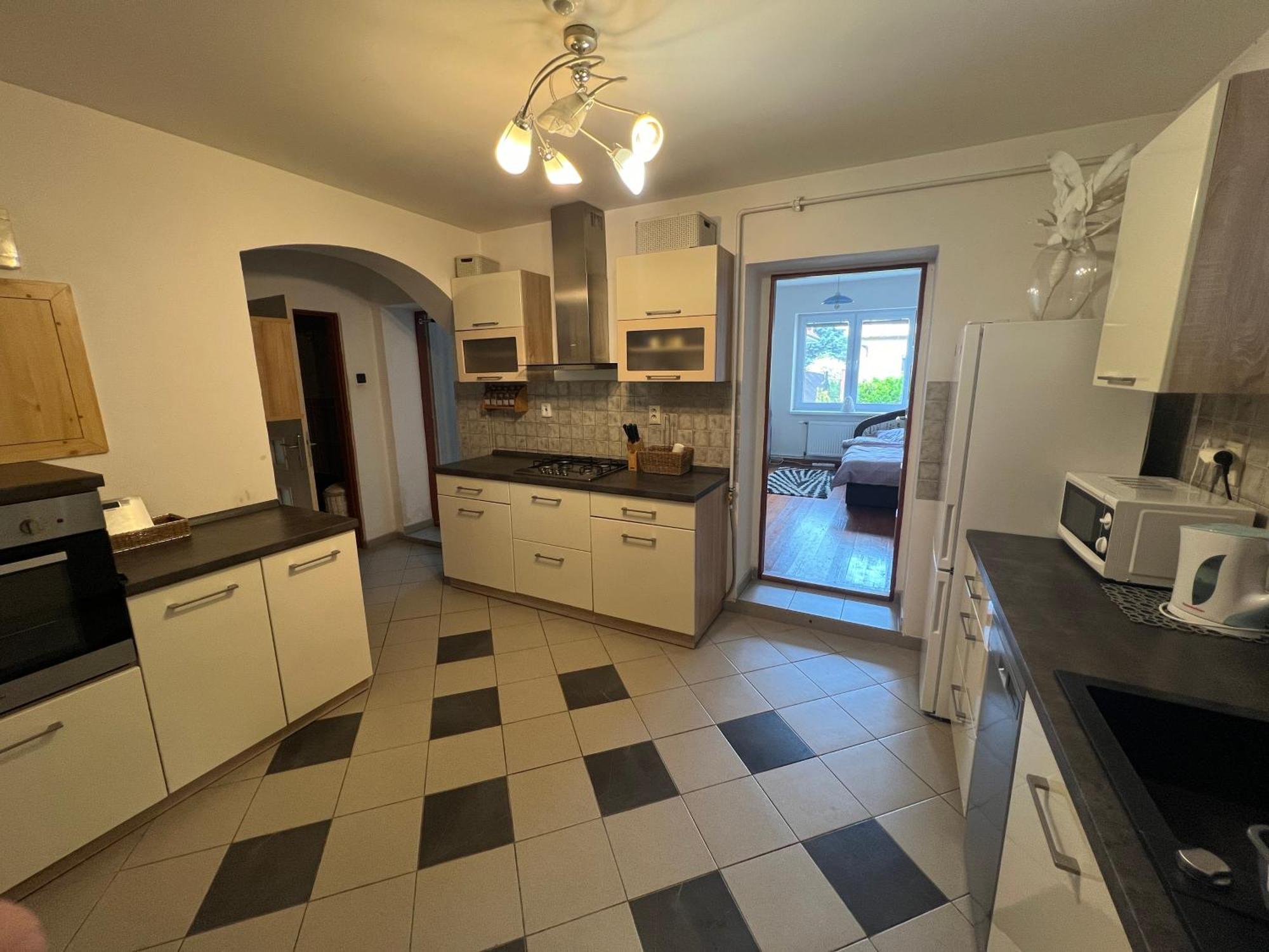 -Self-Check- 4-Bedroom Family House With Heated Tub Levice Exterior photo